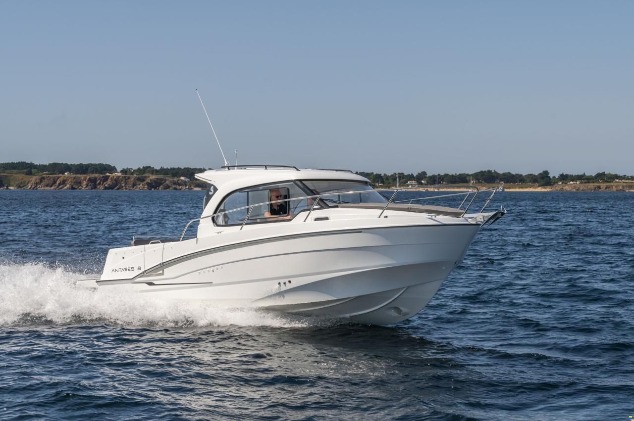 Beneteau Antares 8 OB v2