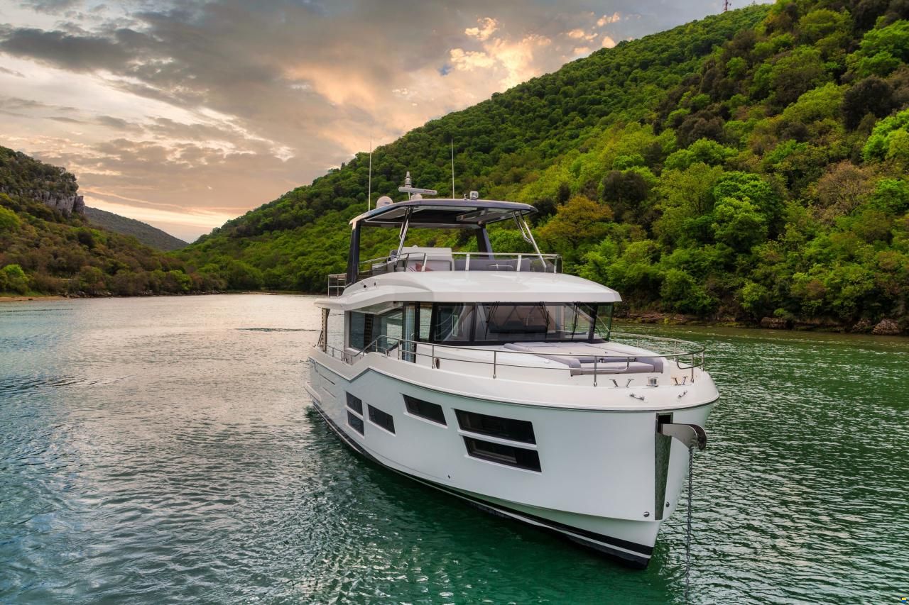 Beneteau Grand Trawler 62