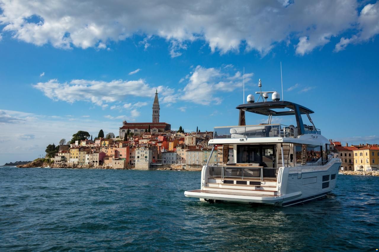 Beneteau Grand Trawler 62