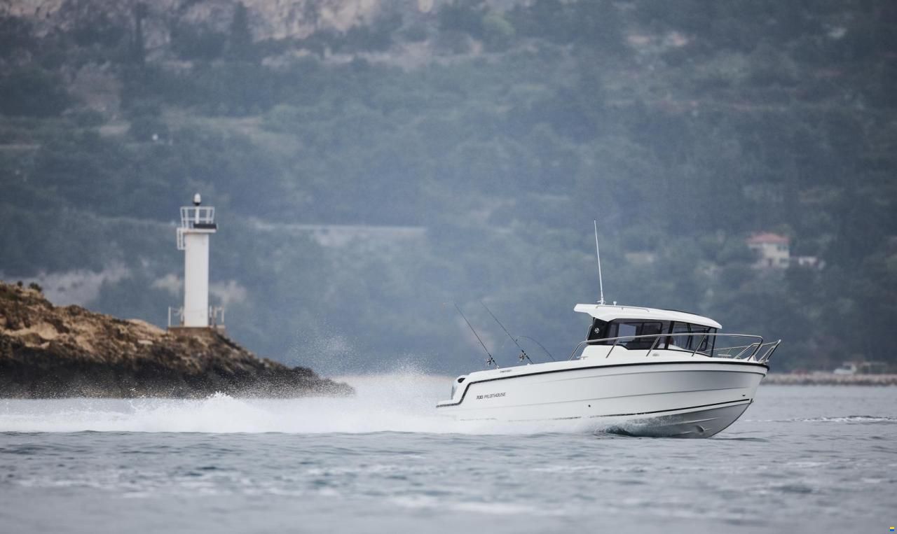 Parker 700 Pilothouse