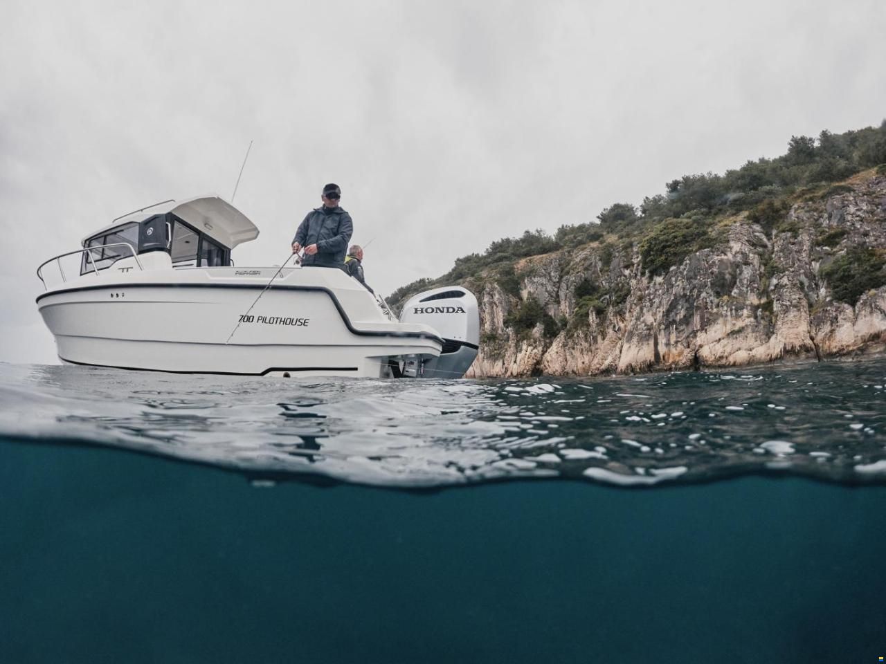 Parker 700 Pilothouse