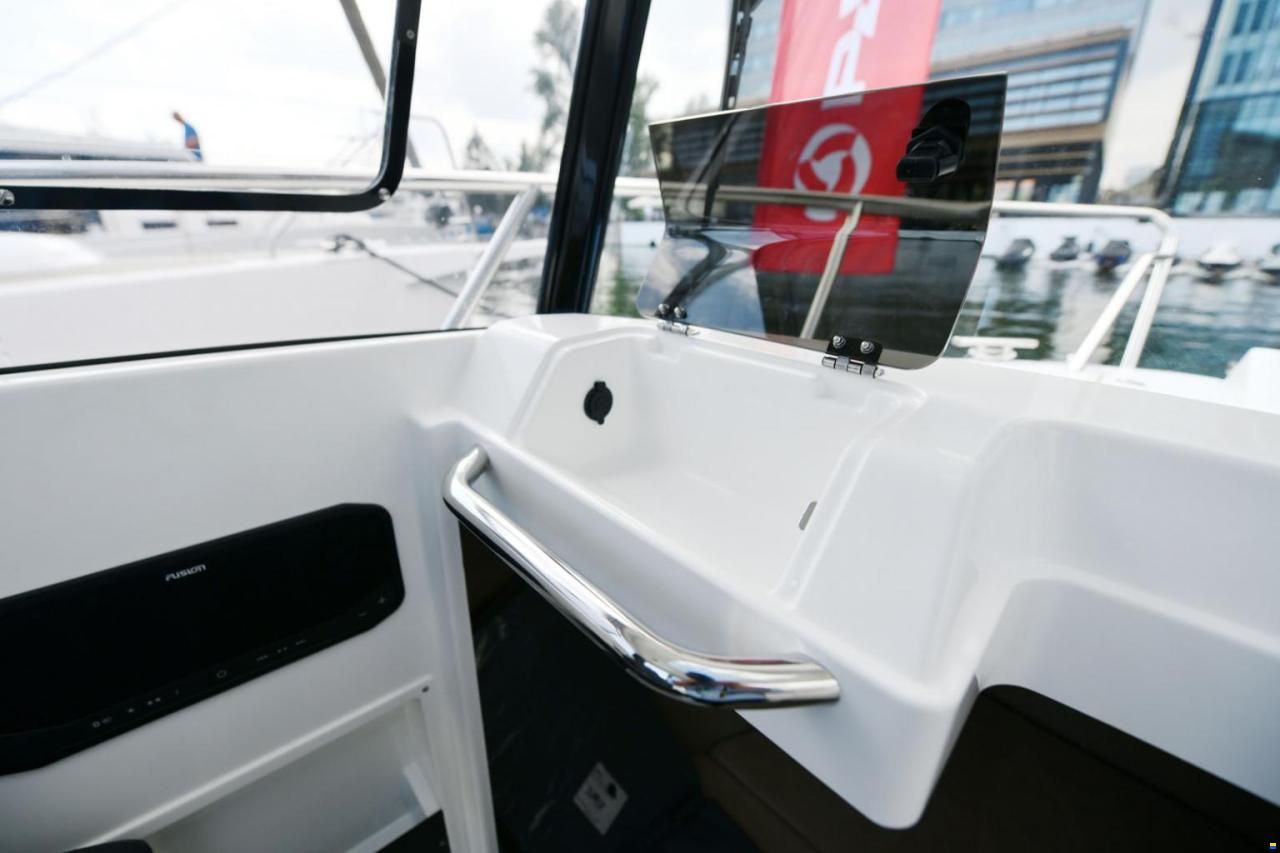 Parker 700 Pilothouse