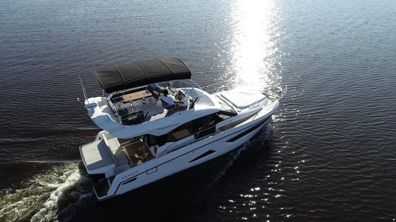 Parker 110 Monaco Flybridge