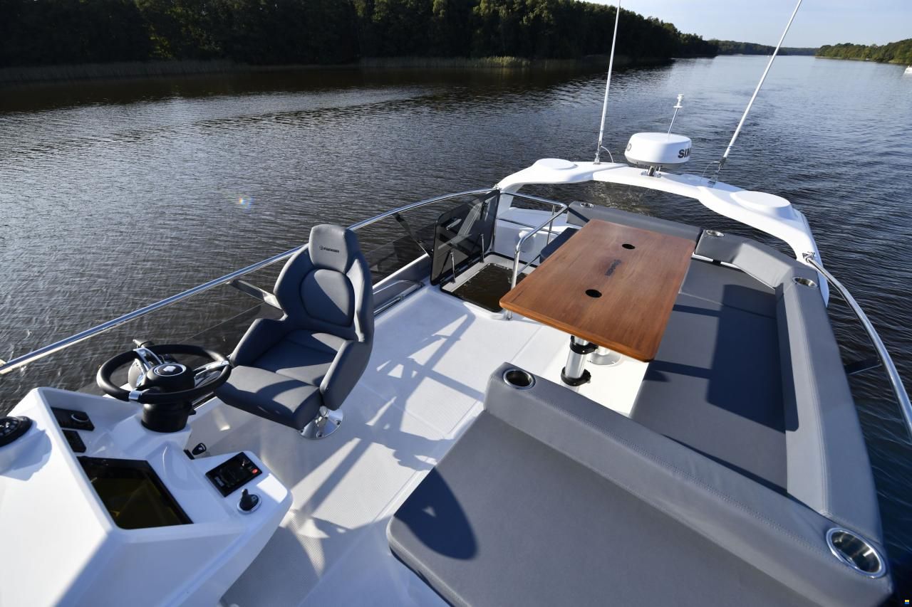 Parker 110 Monaco Flybridge