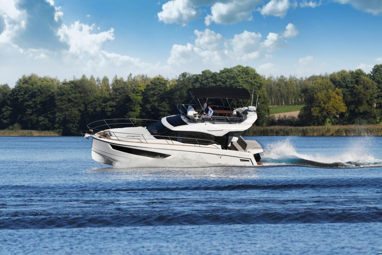 Parker 110 Monaco Flybridge