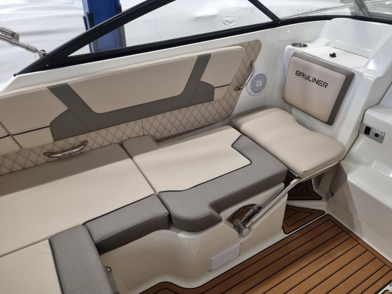Bayliner VR5 Cuddy Europe