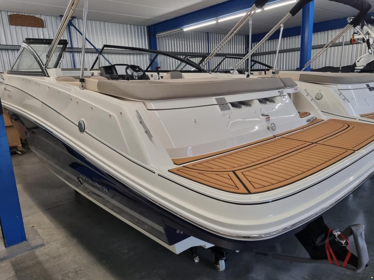 Bayliner VR5 Cuddy Europe