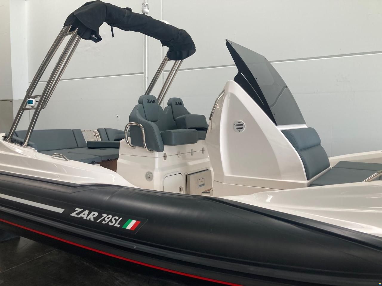 ZAR Formenti ZAR 79SL mit Mercury F300