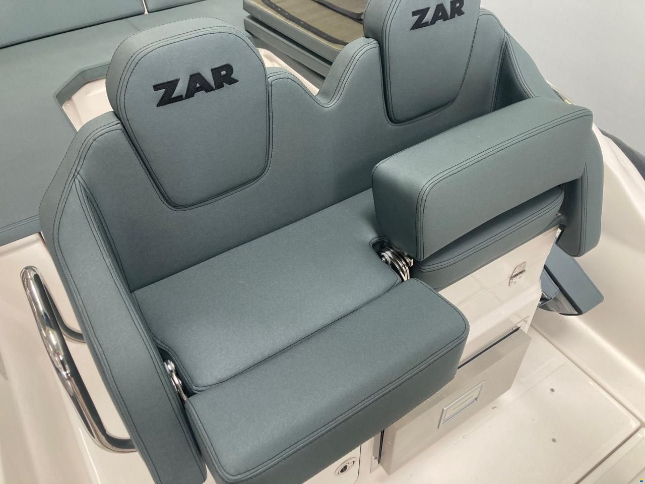 ZAR Formenti ZAR 79SL mit Mercury F300