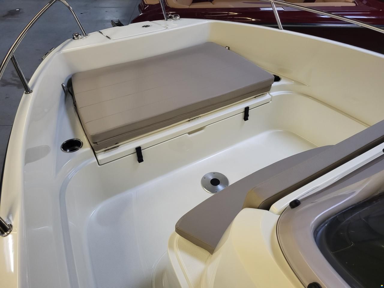 Quicksilver Activ 555 open