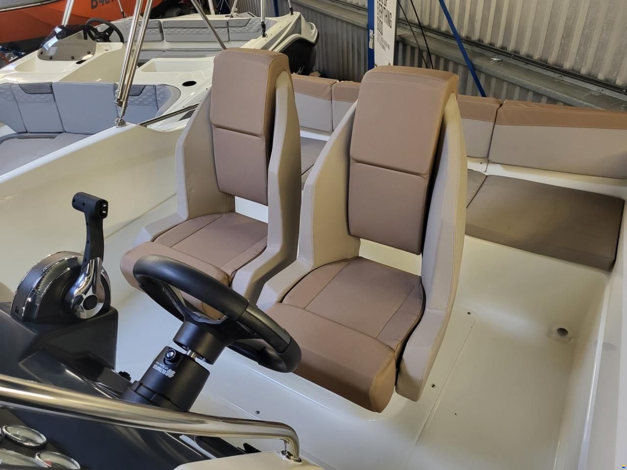 Quicksilver Activ 555 open