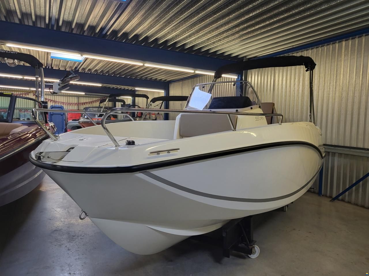 Quicksilver Activ 555 open