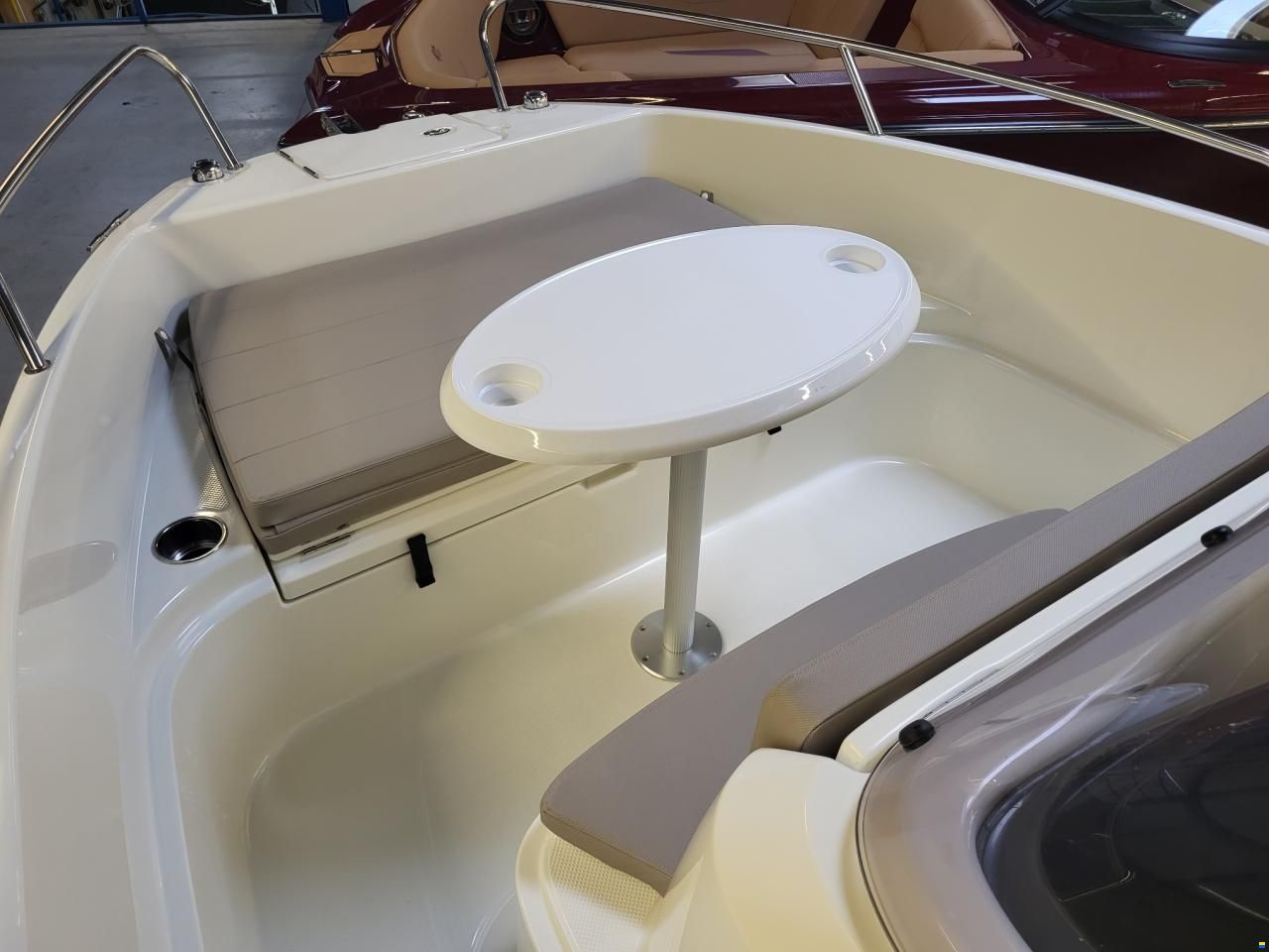 Quicksilver Activ 555 open