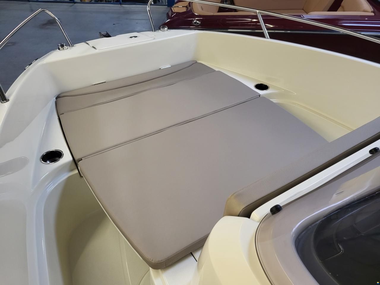 Quicksilver Activ 555 open