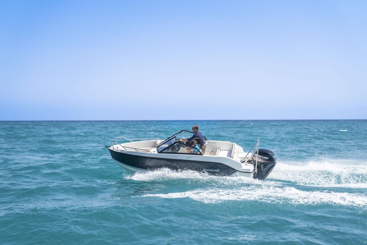 Quicksilver Activ 555 Bowrider