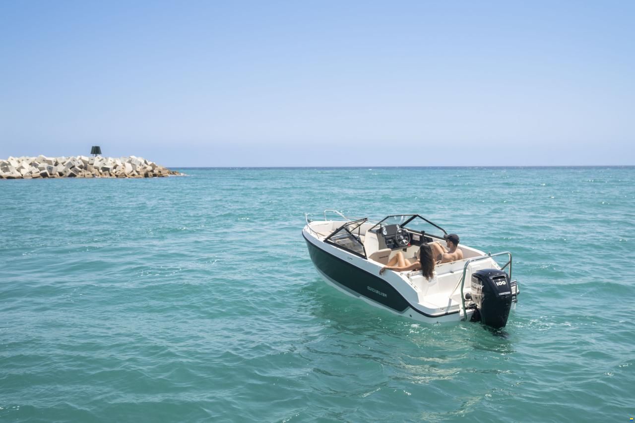 Quicksilver Activ 555 Bowrider