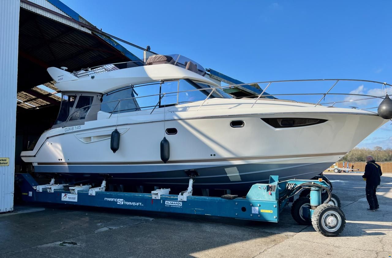 Prestige 400 Fly
