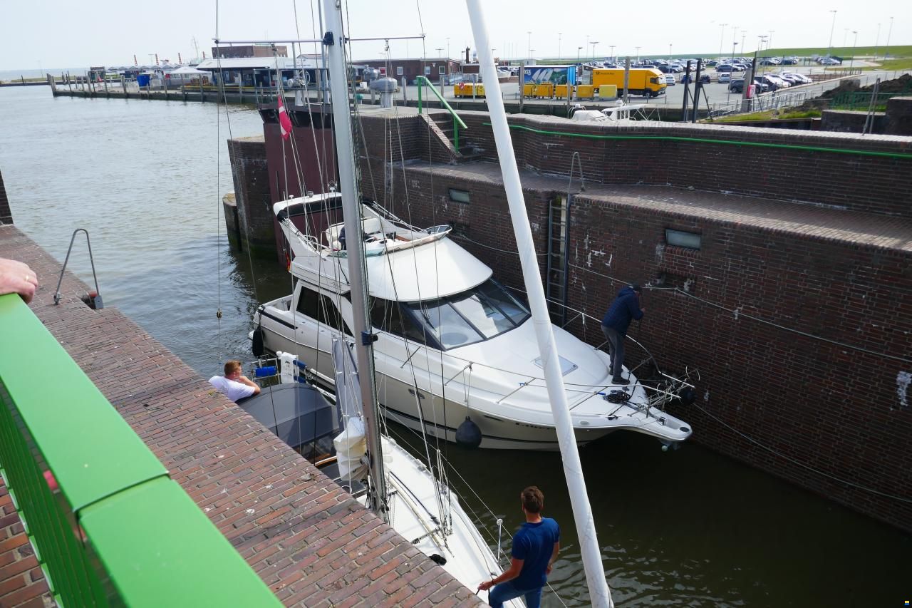 Bayliner 3258 Avanti Commandbridge