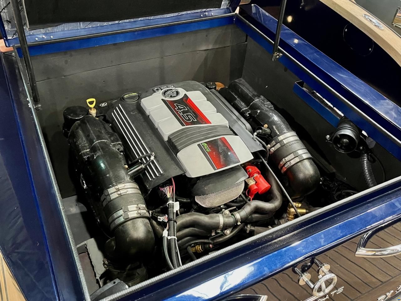Futuro ZX22 mit Bodenseezulassung 200 PS Merc