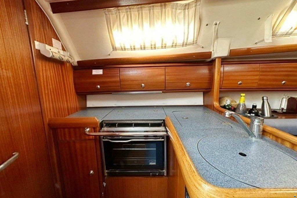 Bavaria 32
