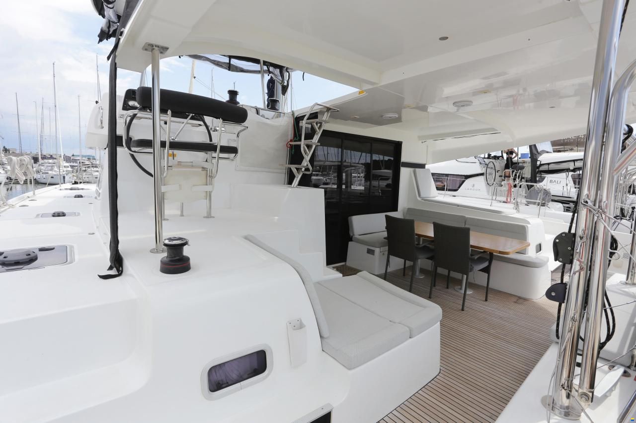 Lagoon 42
