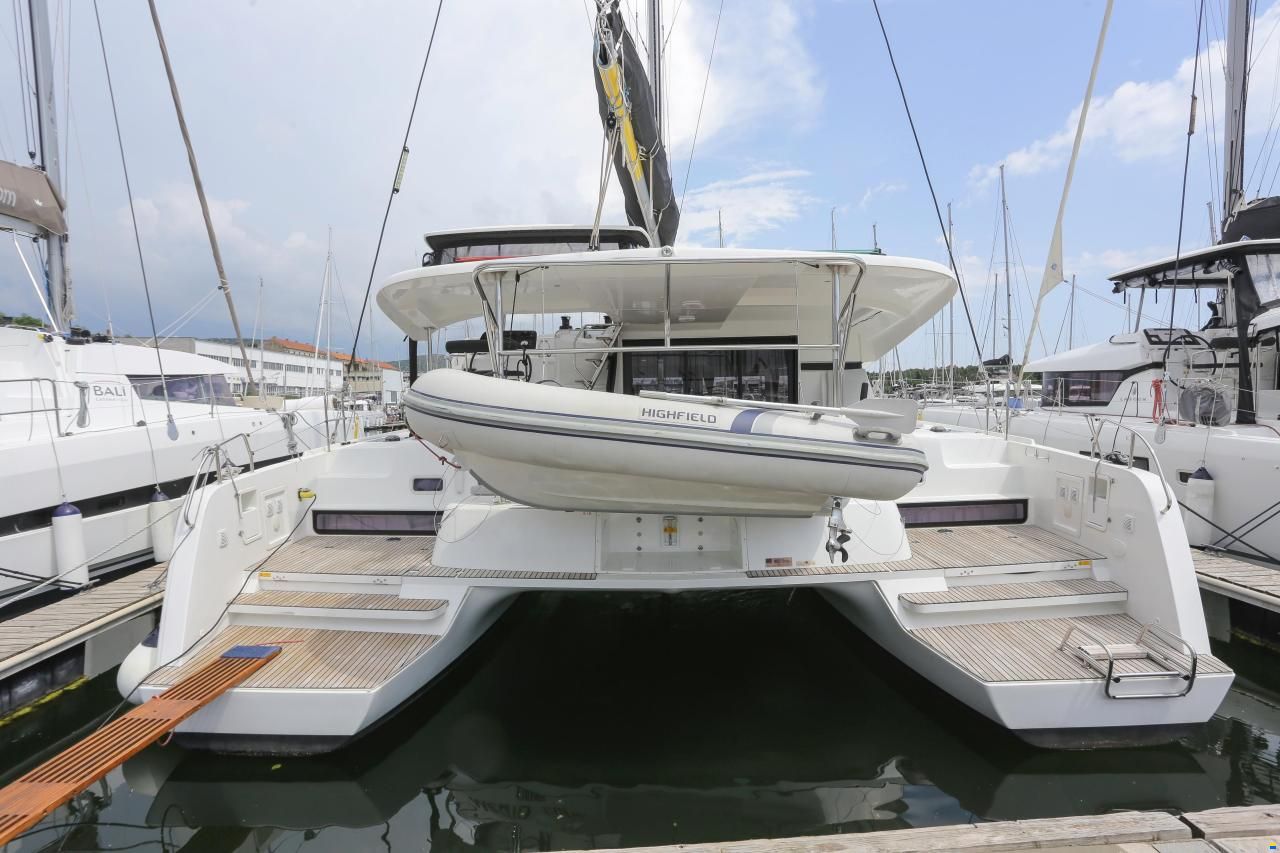 Lagoon 42