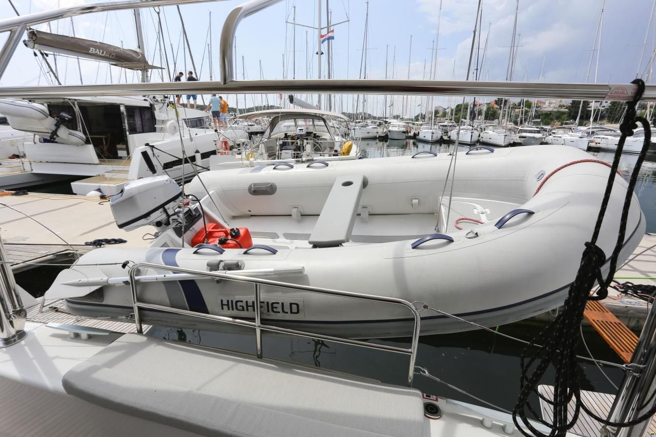 Lagoon 42