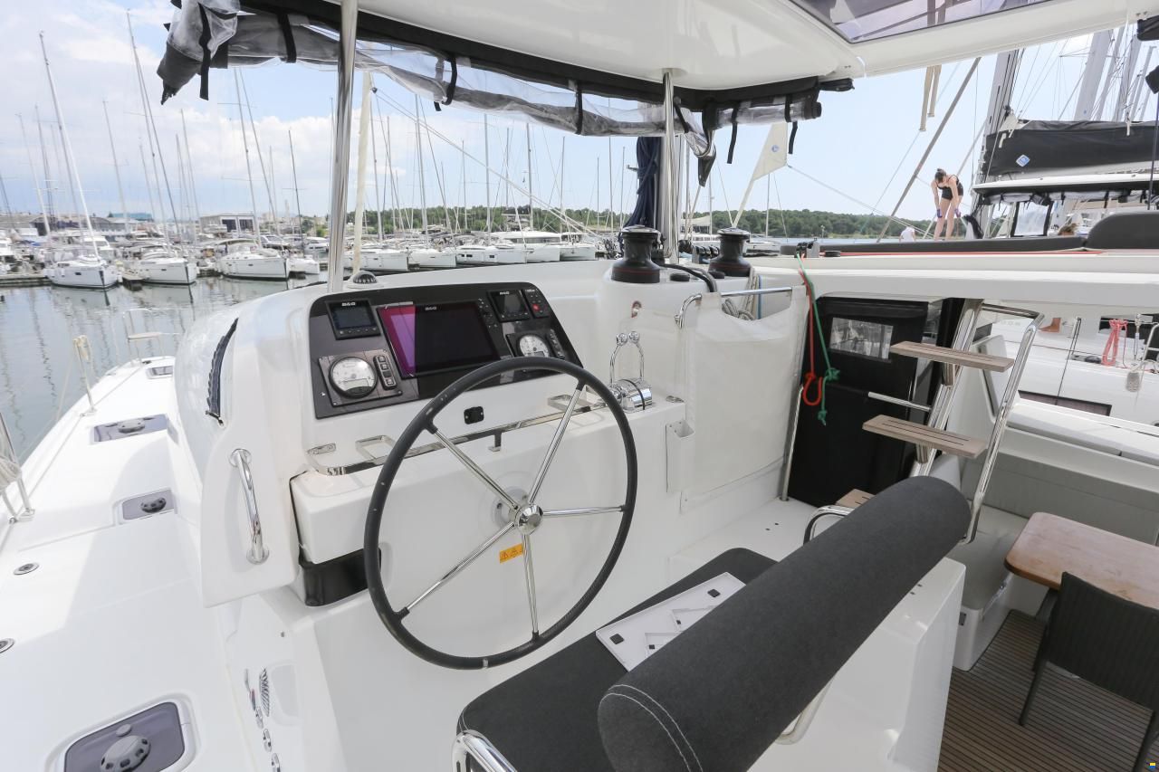 Lagoon 42