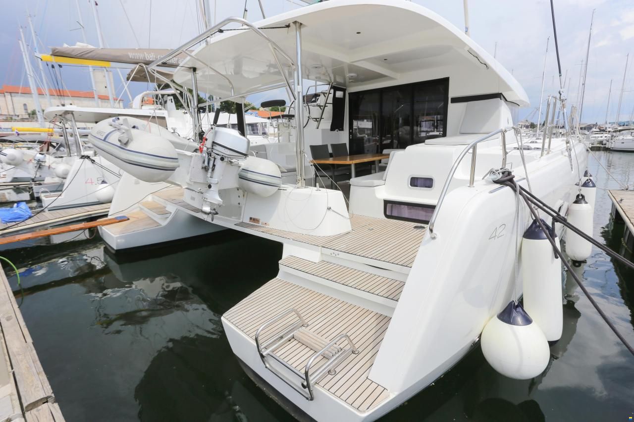 Lagoon 42