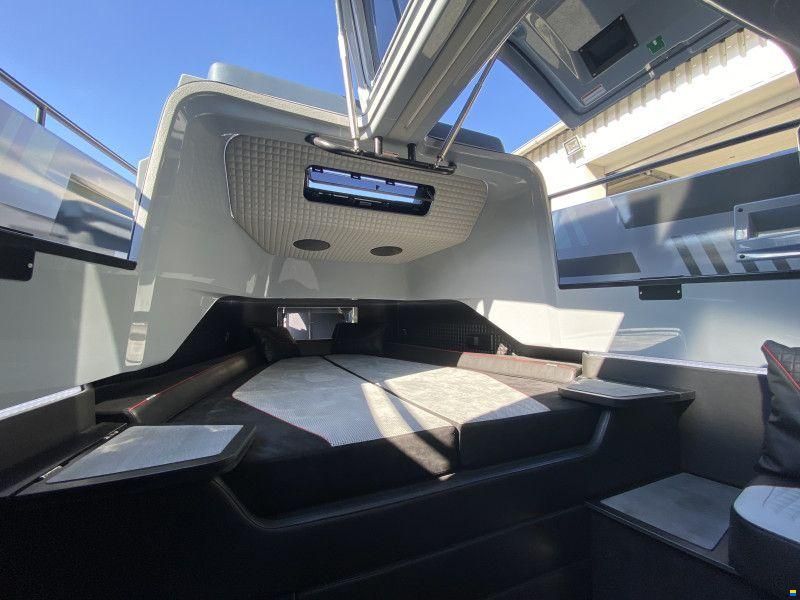 Axopar Brabus Shadow 900 Cross Cabin
