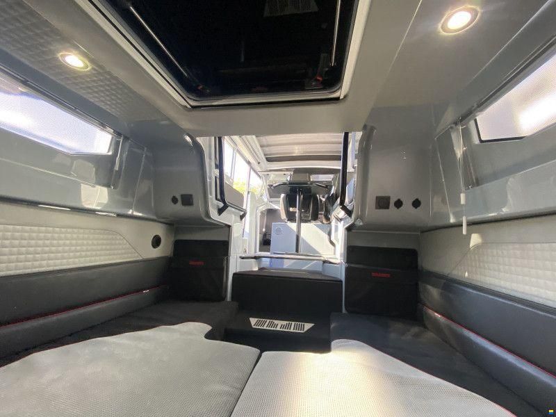 Axopar Brabus Shadow 900 Cross Cabin