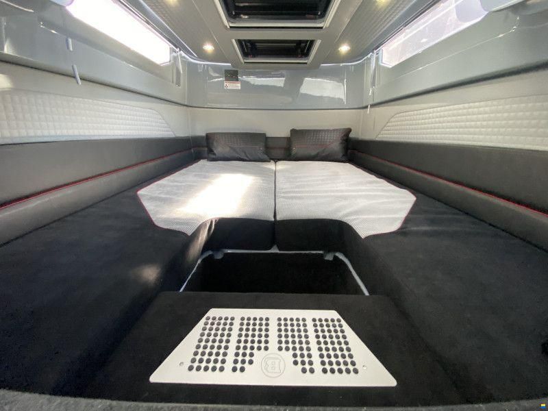Axopar Brabus Shadow 900 Cross Cabin