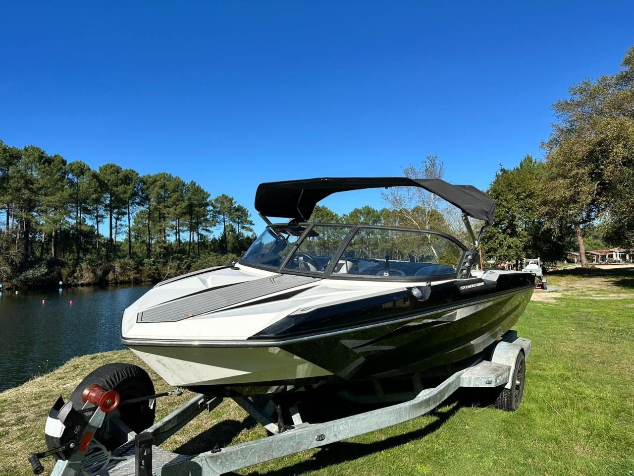 Nautique Carbon