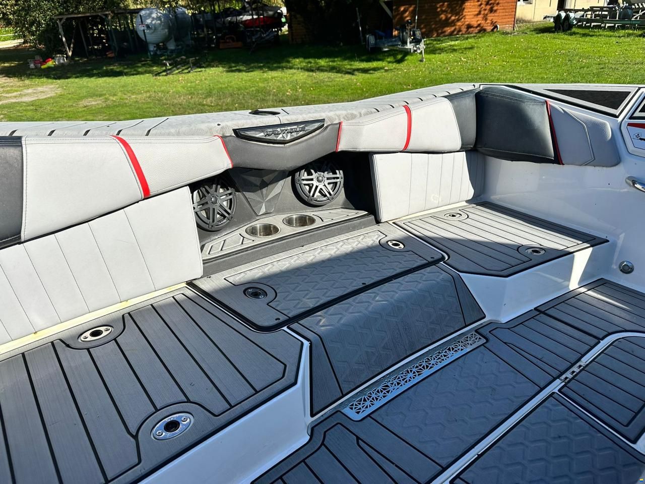 Nautique Carbon