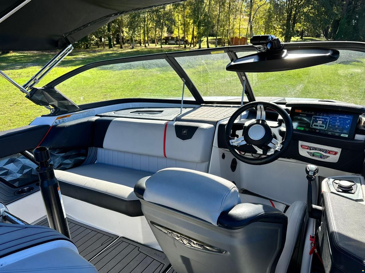 Nautique Carbon