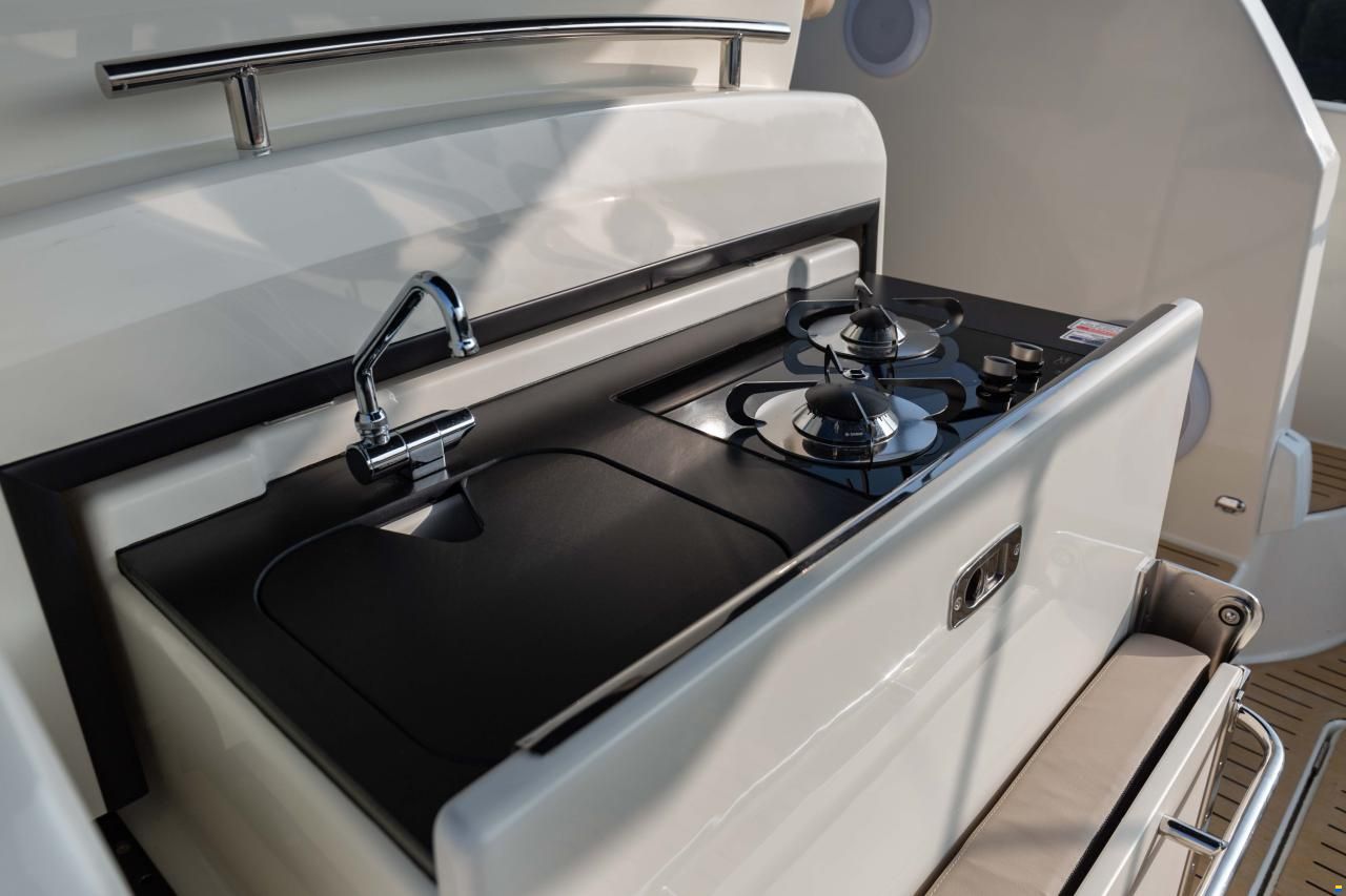 Quicksilver 875 SunDeck