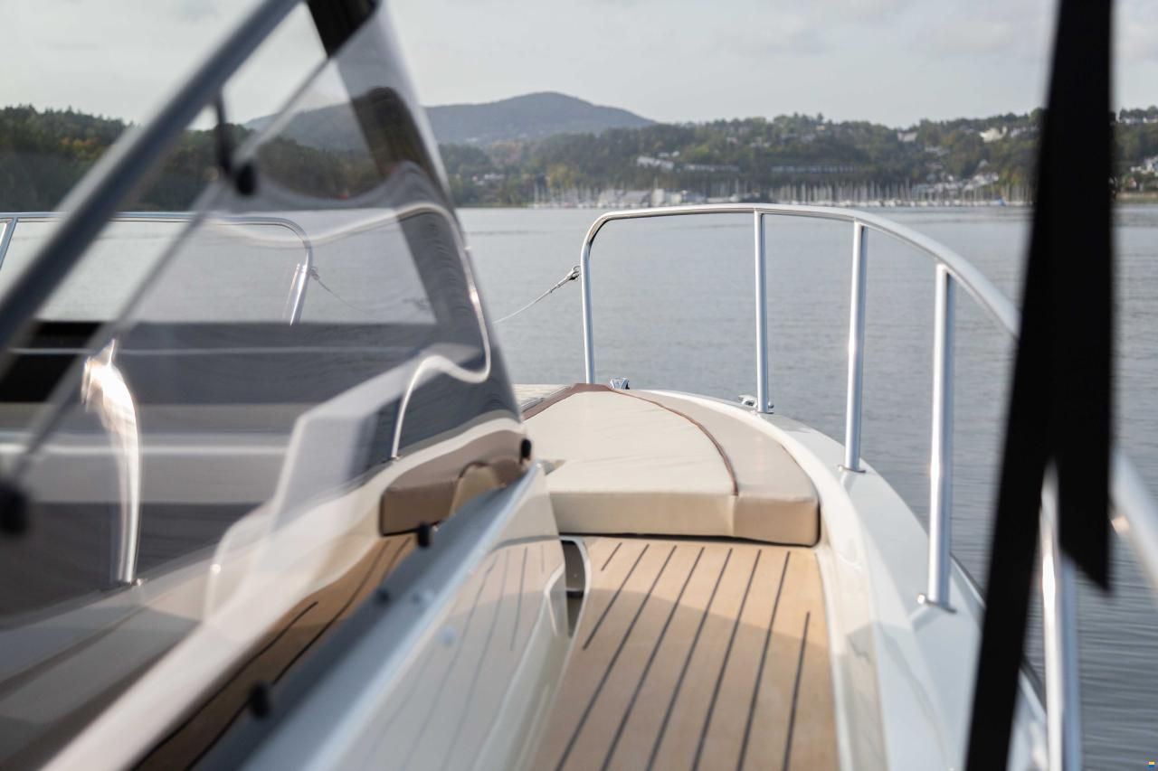 Quicksilver 875 SunDeck