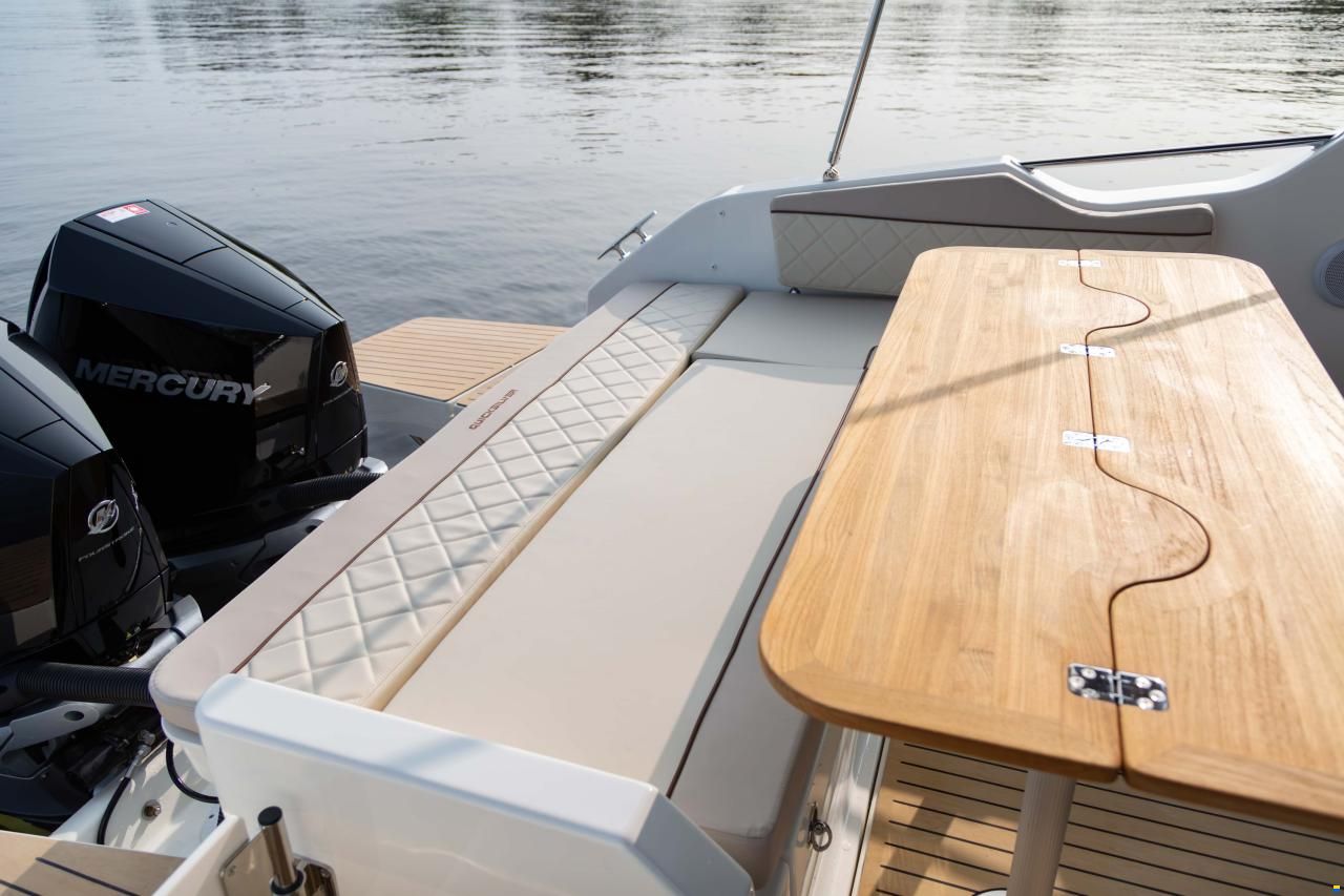 Quicksilver 875 SunDeck