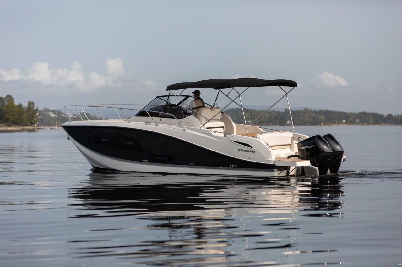 Quicksilver 875 SunDeck