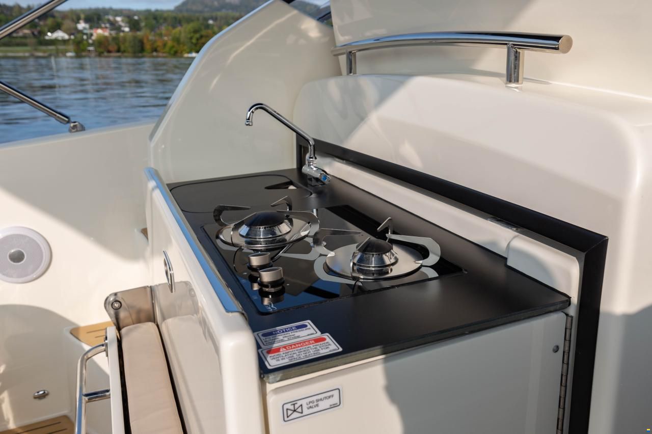 Quicksilver 875 SunDeck