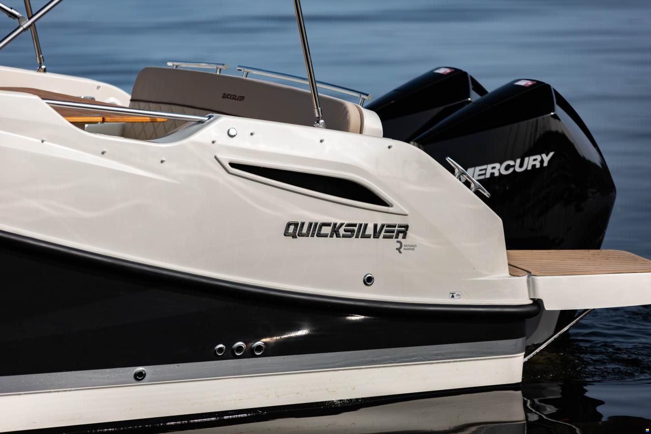 Quicksilver 875 SunDeck