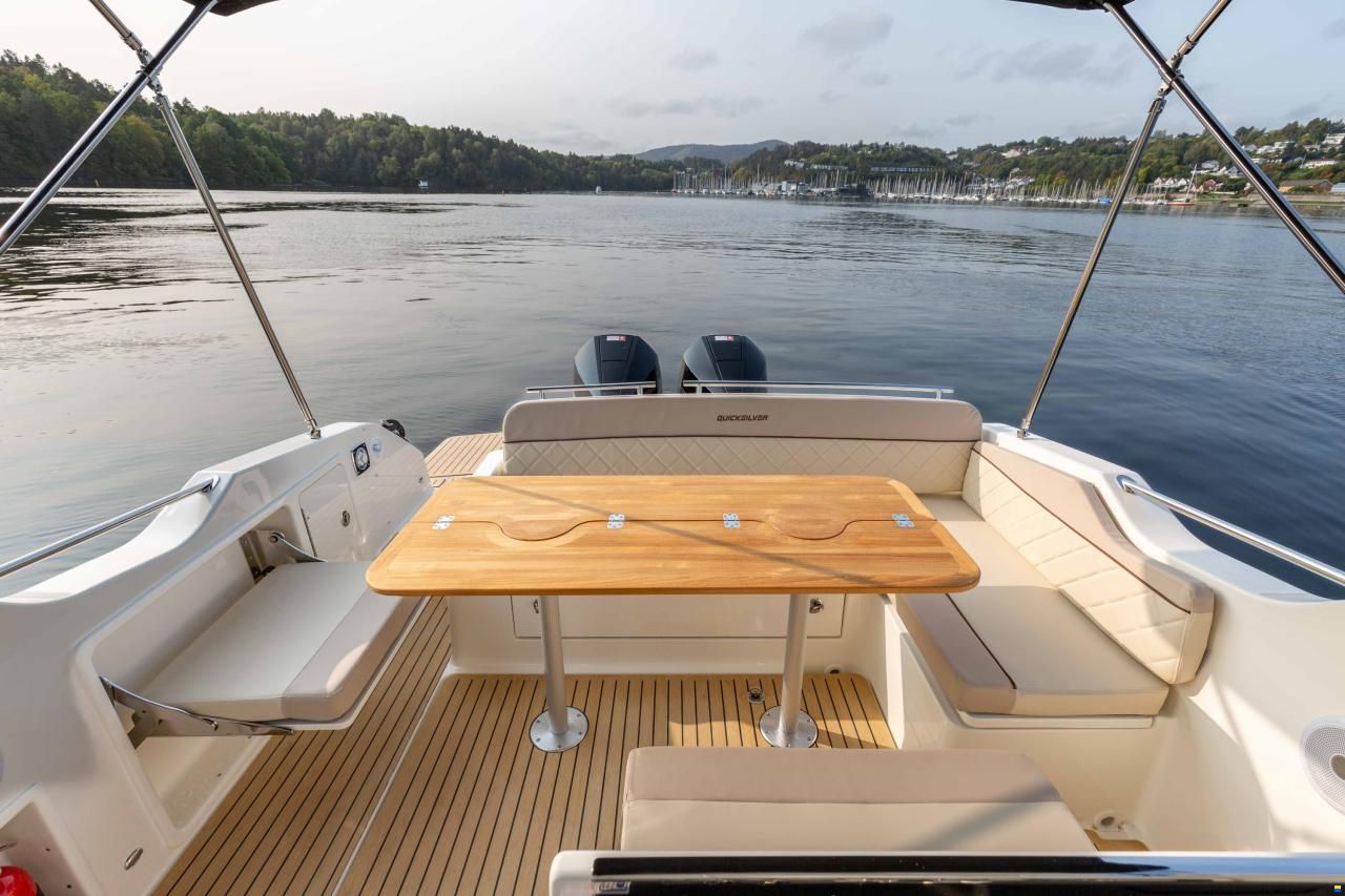 Quicksilver 875 SunDeck