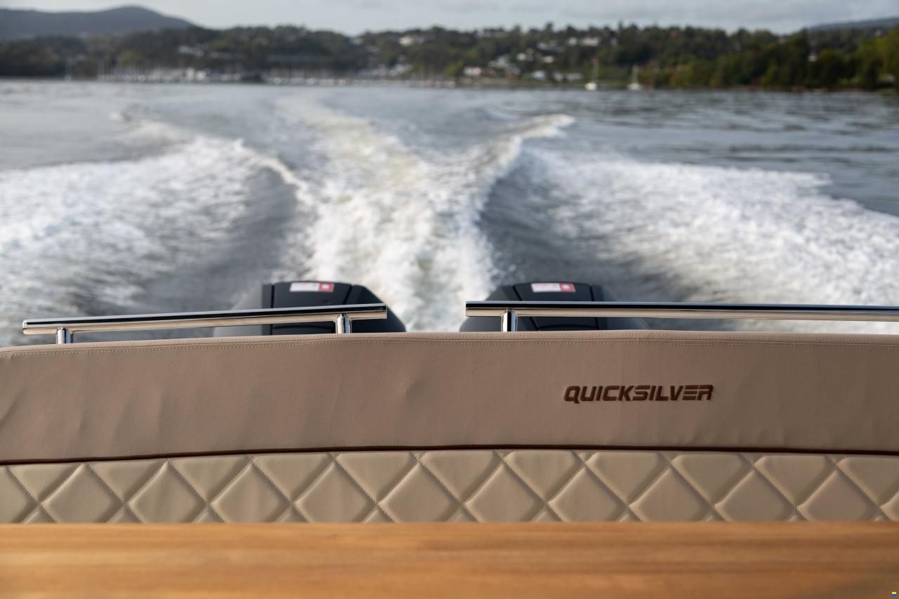 Quicksilver 875 SunDeck