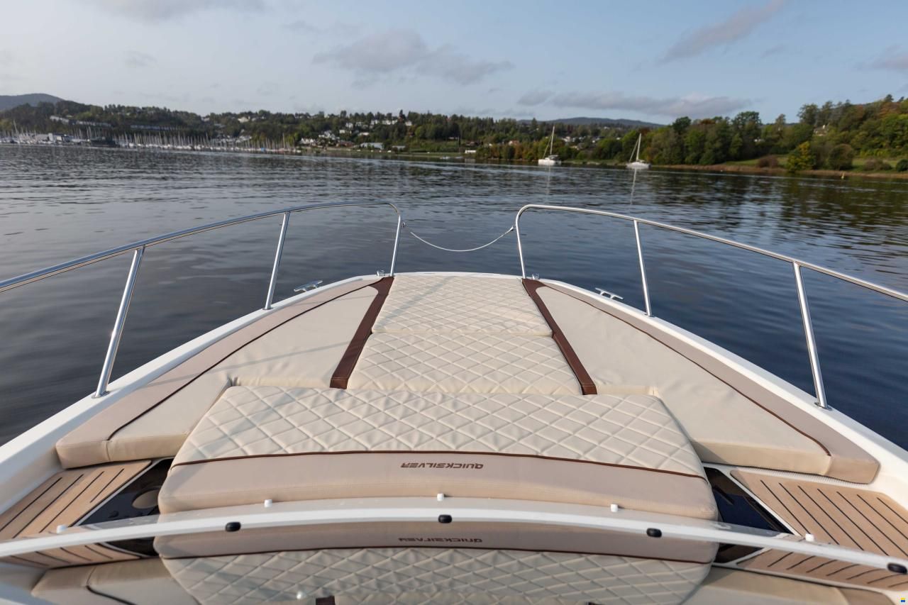 Quicksilver 875 SunDeck