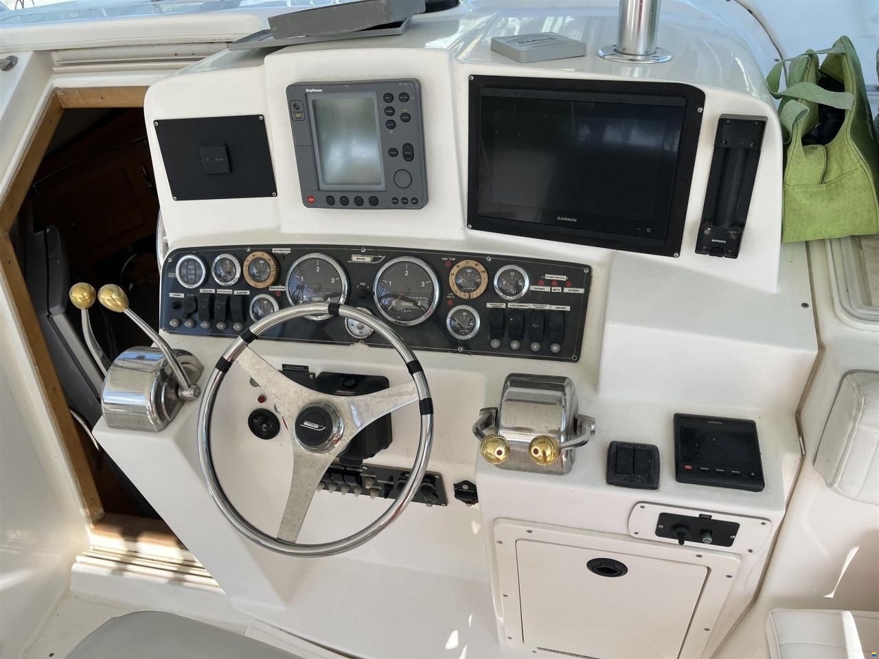 Boston Whaler 34 Defiance