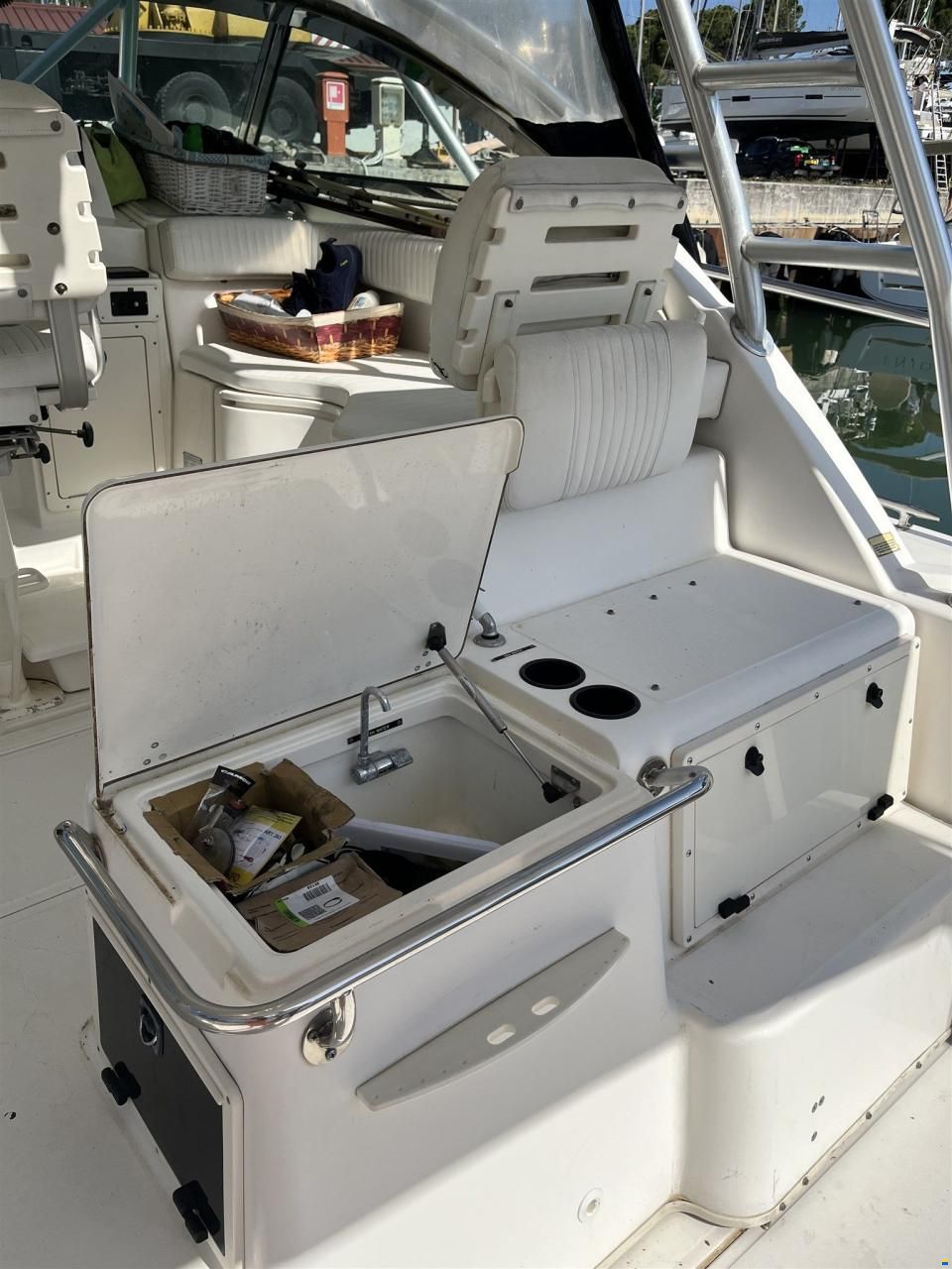 Boston Whaler 34 Defiance