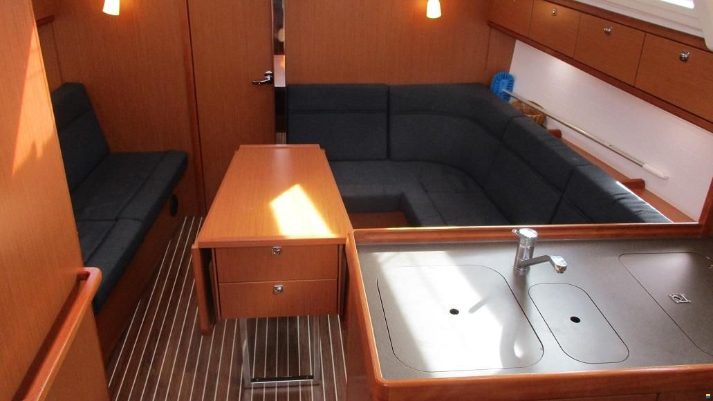 Bavaria Cruiser 37