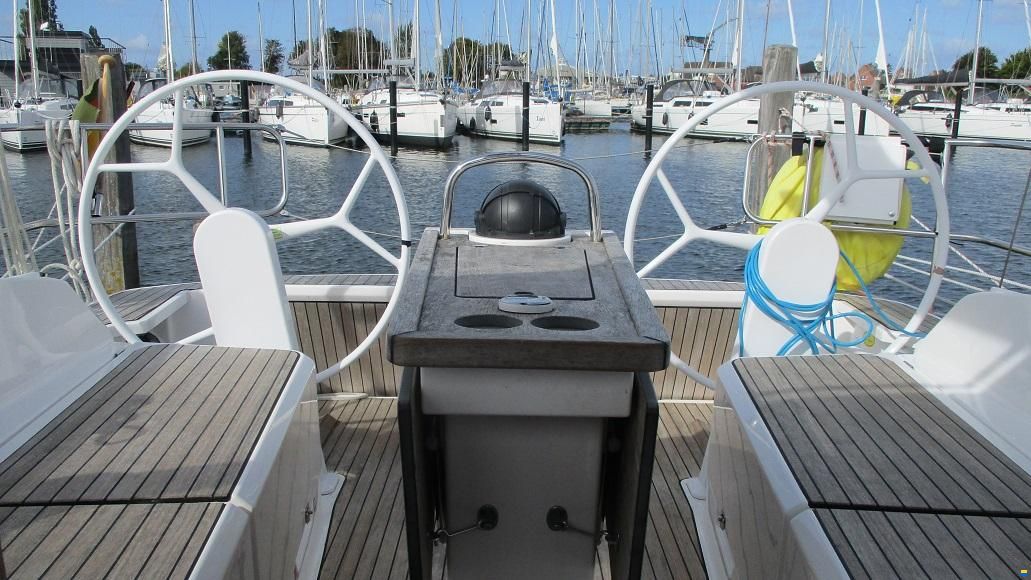 Bavaria Cruiser 37