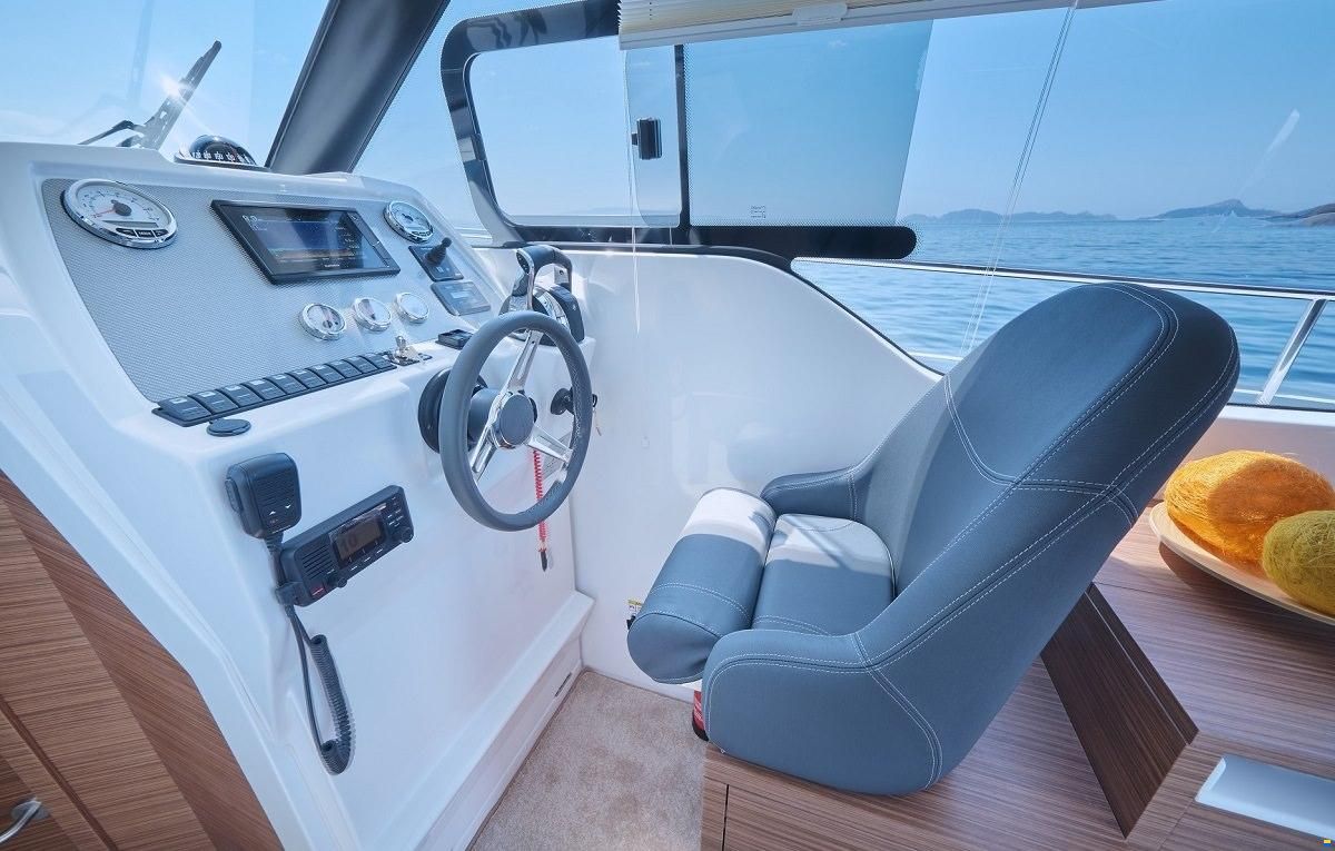 Rodman Spirit 31 HT Outboard