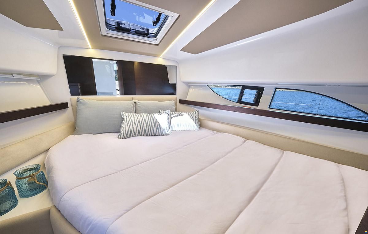 Rodman Spirit 31 Hardtop inboard
